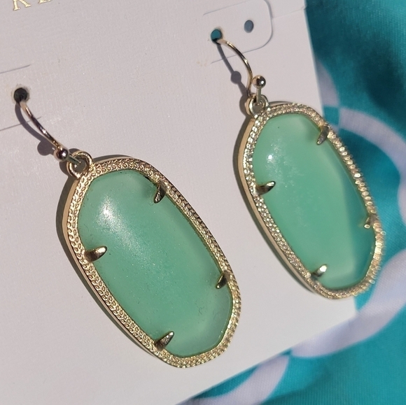 Kendra Scott Elle Chalcedony Green Gold Small Drop Earrings NWOT - Picture 4 of 5